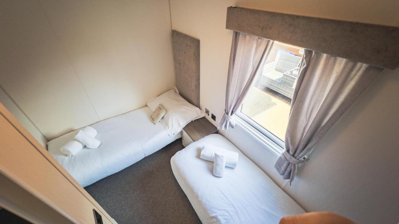 Hazel Oaks, Beautiful Lodge With Hot Tub - Sleeps 6 - Felmoor Park Morpeth Bagian luar foto