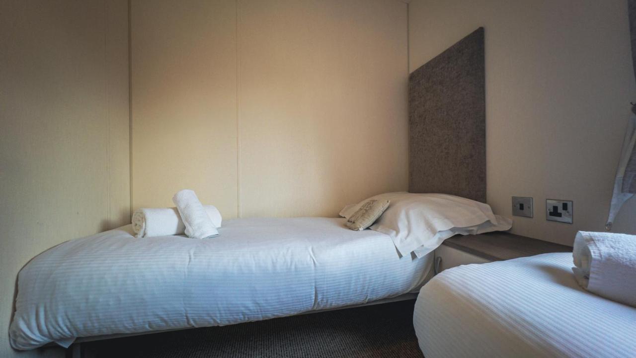 Hazel Oaks, Beautiful Lodge With Hot Tub - Sleeps 6 - Felmoor Park Morpeth Bagian luar foto