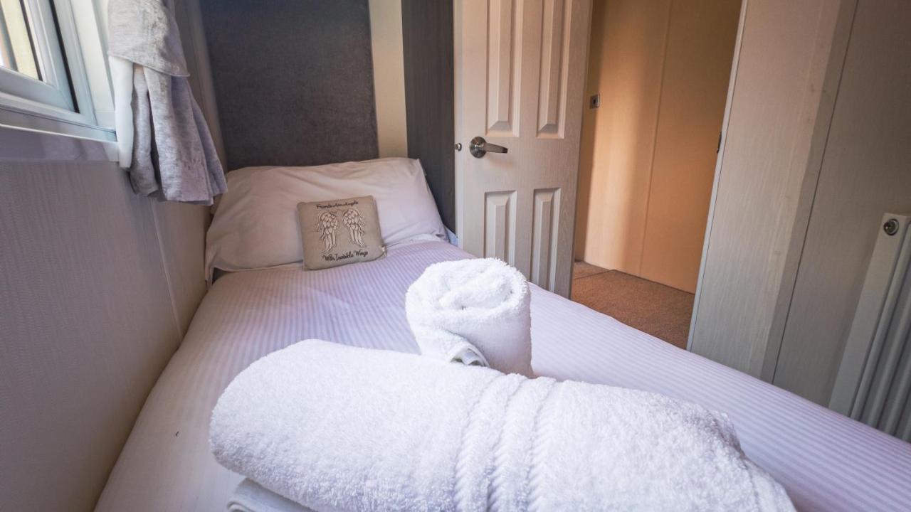 Hazel Oaks, Beautiful Lodge With Hot Tub - Sleeps 6 - Felmoor Park Morpeth Bagian luar foto