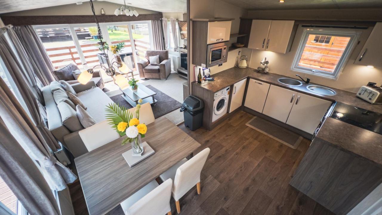 Hazel Oaks, Beautiful Lodge With Hot Tub - Sleeps 6 - Felmoor Park Morpeth Bagian luar foto