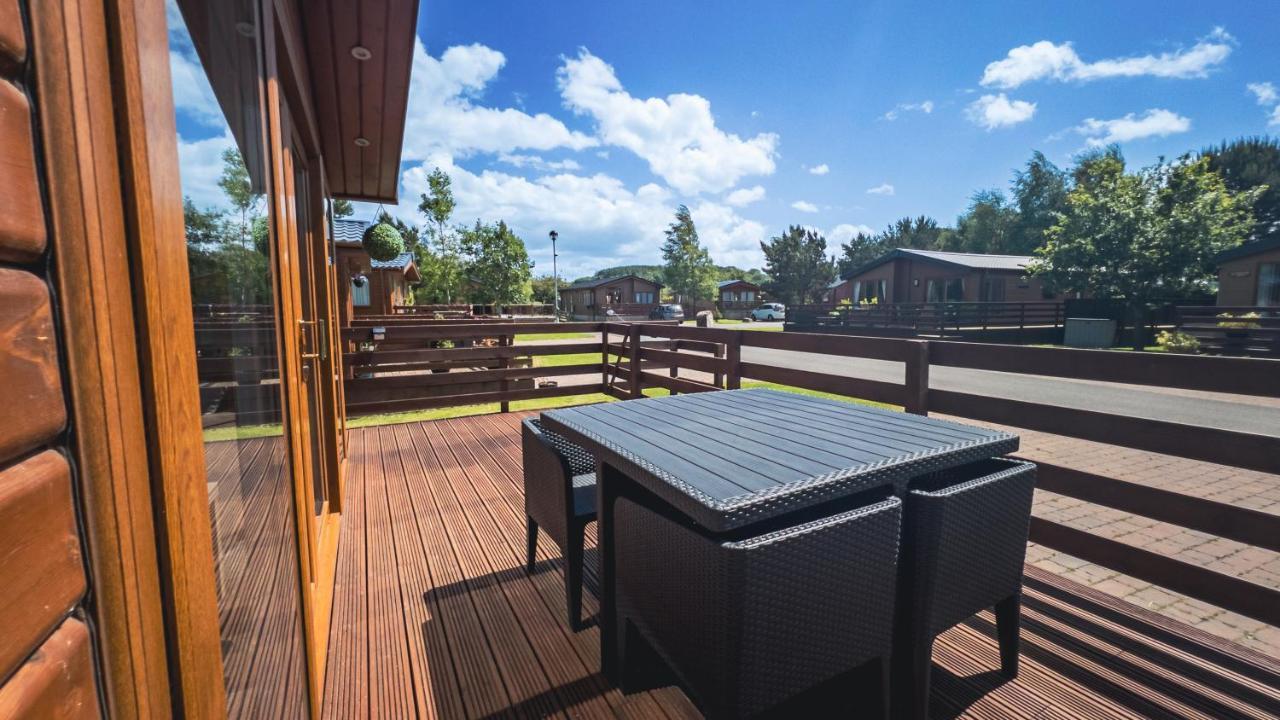Hazel Oaks, Beautiful Lodge With Hot Tub - Sleeps 6 - Felmoor Park Morpeth Bagian luar foto