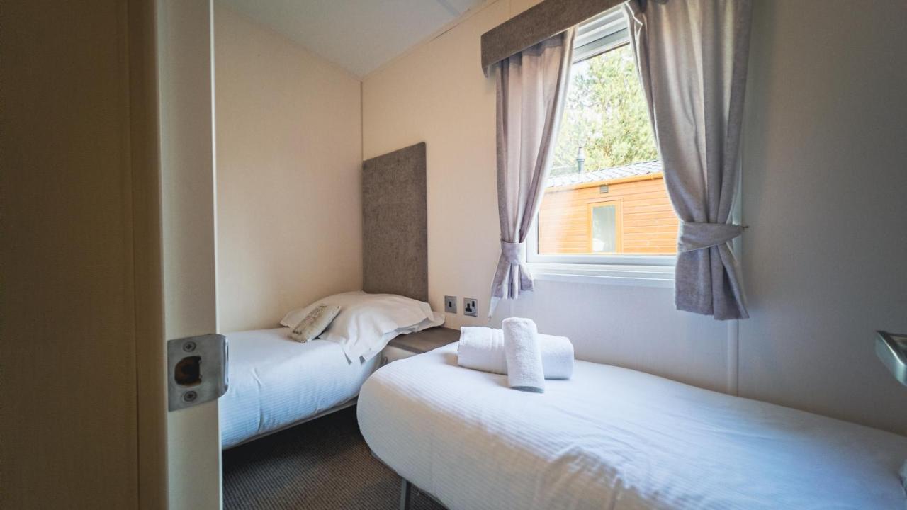 Hazel Oaks, Beautiful Lodge With Hot Tub - Sleeps 6 - Felmoor Park Morpeth Bagian luar foto