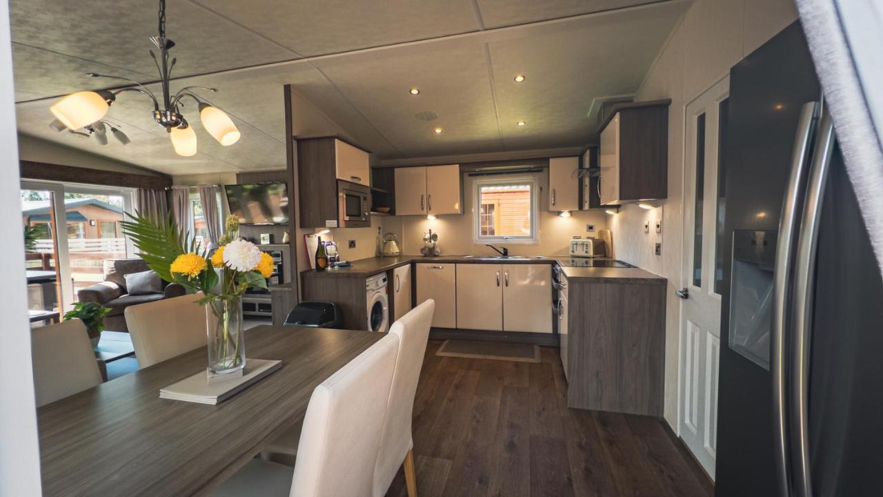 Hazel Oaks, Beautiful Lodge With Hot Tub - Sleeps 6 - Felmoor Park Morpeth Bagian luar foto