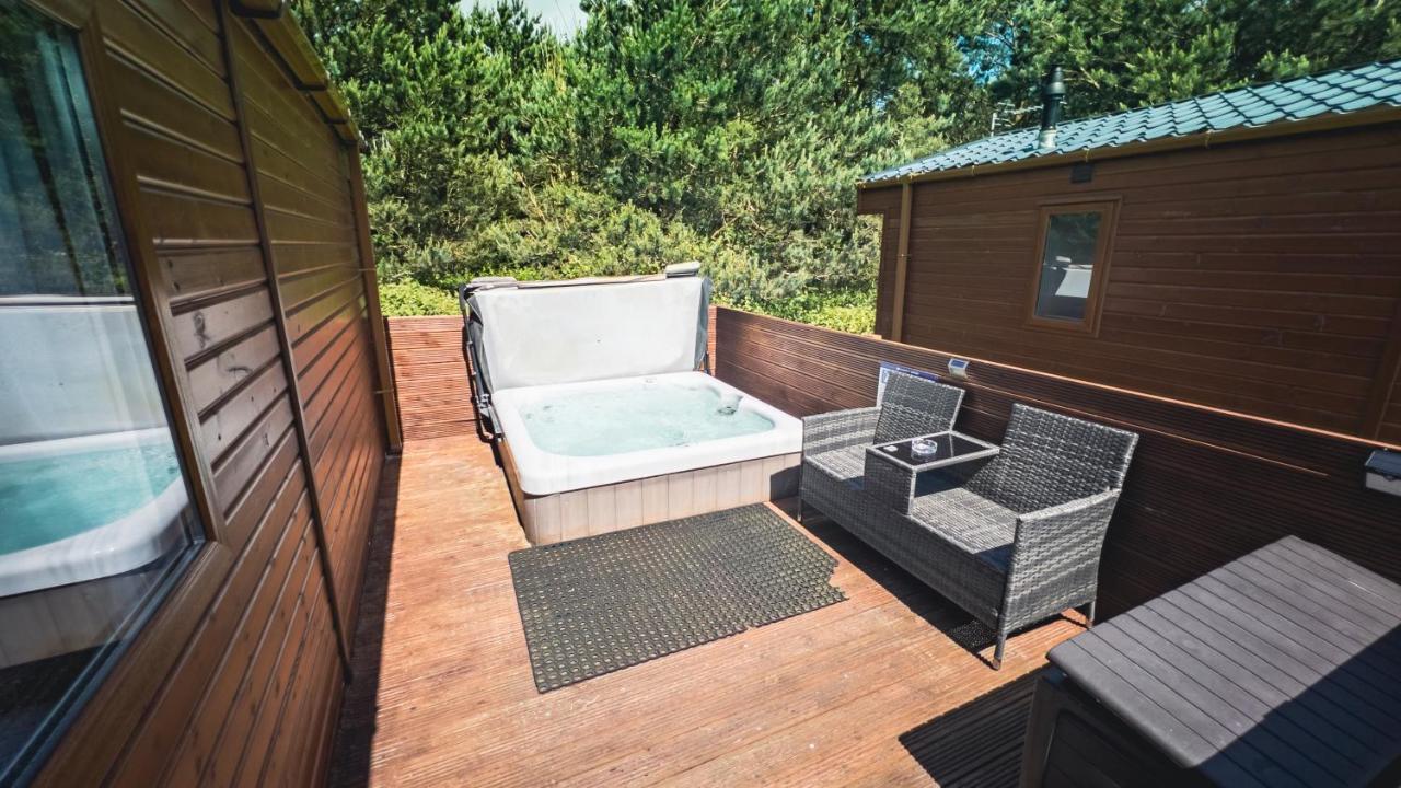 Hazel Oaks, Beautiful Lodge With Hot Tub - Sleeps 6 - Felmoor Park Morpeth Bagian luar foto