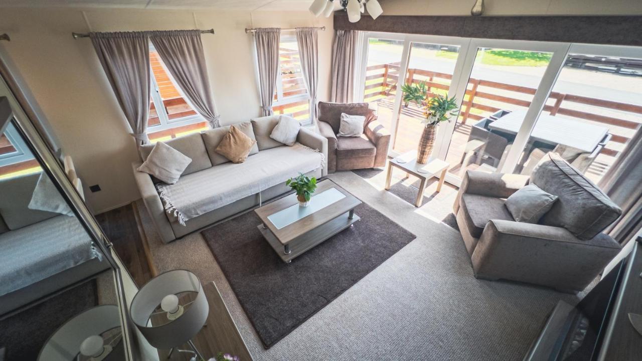 Hazel Oaks, Beautiful Lodge With Hot Tub - Sleeps 6 - Felmoor Park Morpeth Bagian luar foto