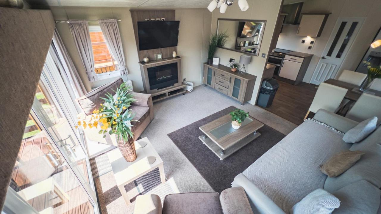 Hazel Oaks, Beautiful Lodge With Hot Tub - Sleeps 6 - Felmoor Park Morpeth Bagian luar foto