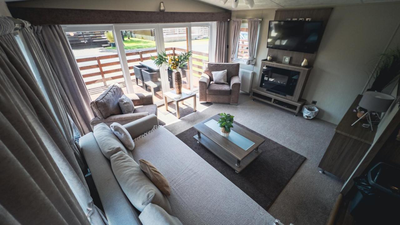 Hazel Oaks, Beautiful Lodge With Hot Tub - Sleeps 6 - Felmoor Park Morpeth Bagian luar foto