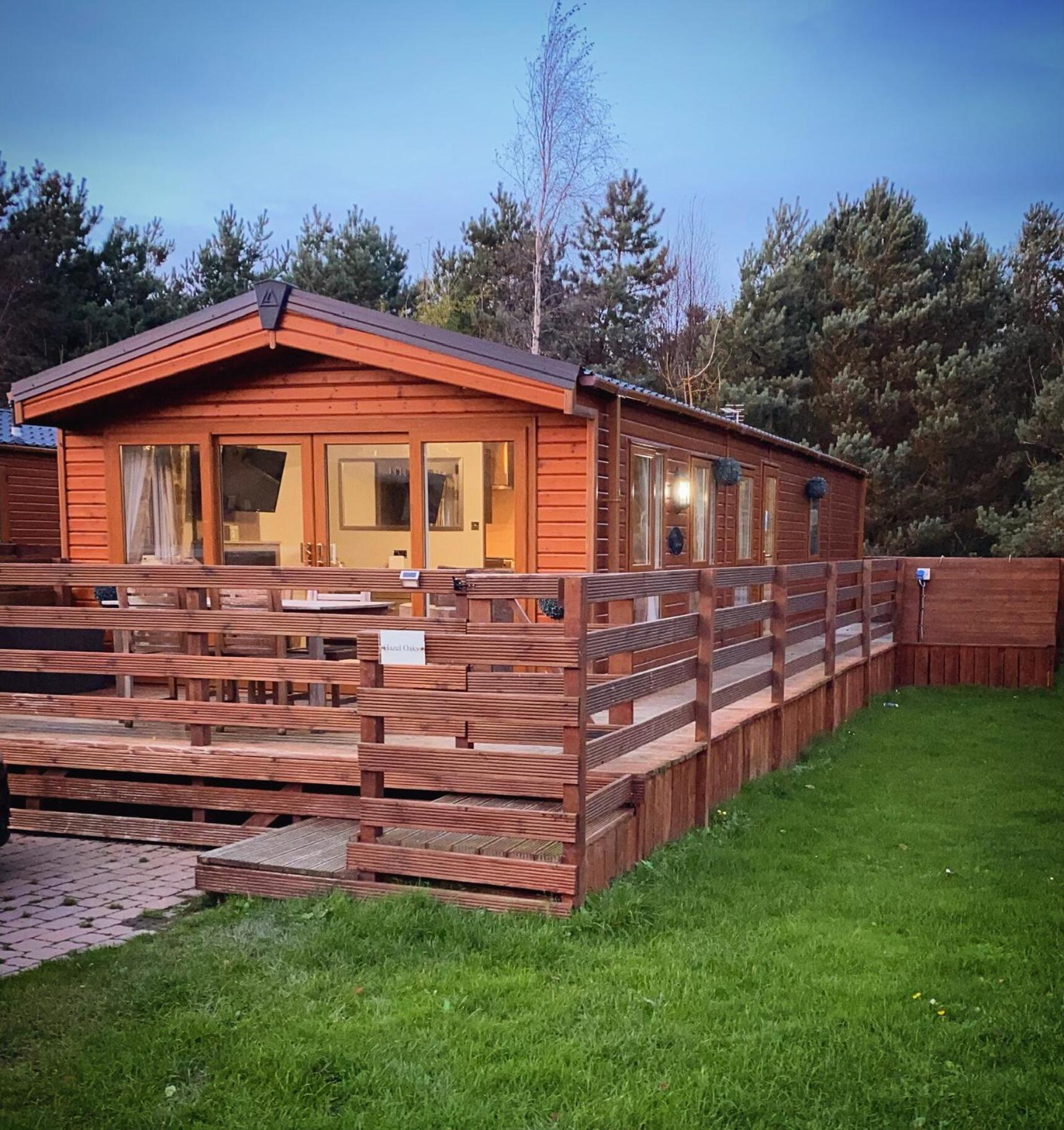 Hazel Oaks, Beautiful Lodge With Hot Tub - Sleeps 6 - Felmoor Park Morpeth Bagian luar foto